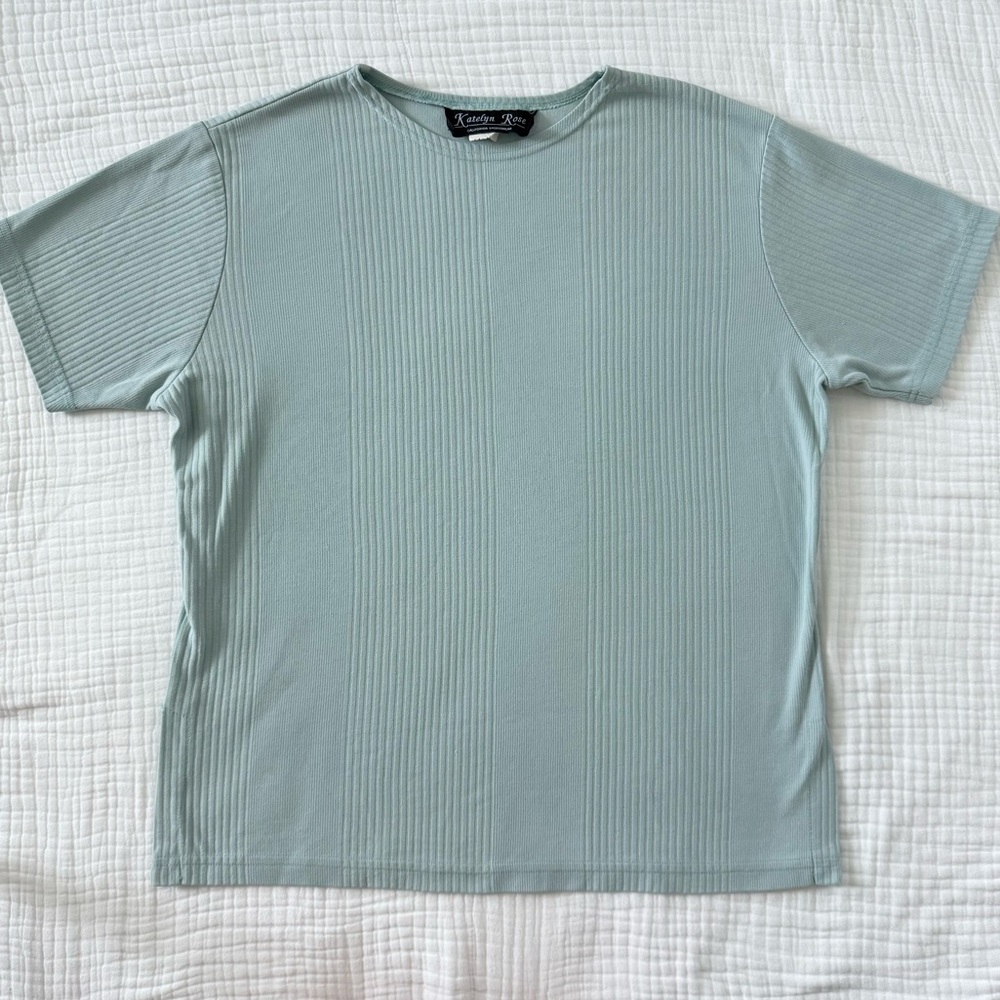 Vintage light blue oversized short sleeve crewneck ribbed t-shirt size Medium